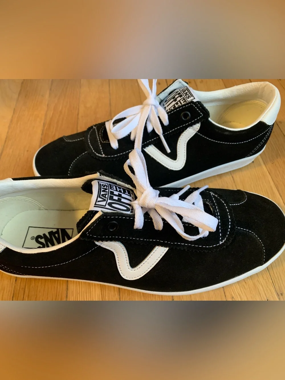 NWOB VANS OFF THE WALL Black Suede/White Trim Lace-Up Sneakers Men 11.5/Women 13